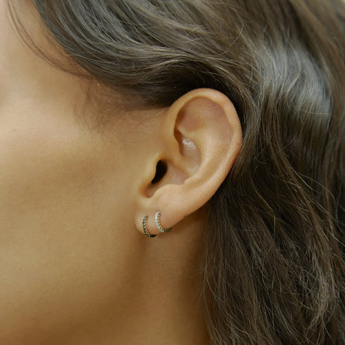 Diamond Otiumberg huggie earrings