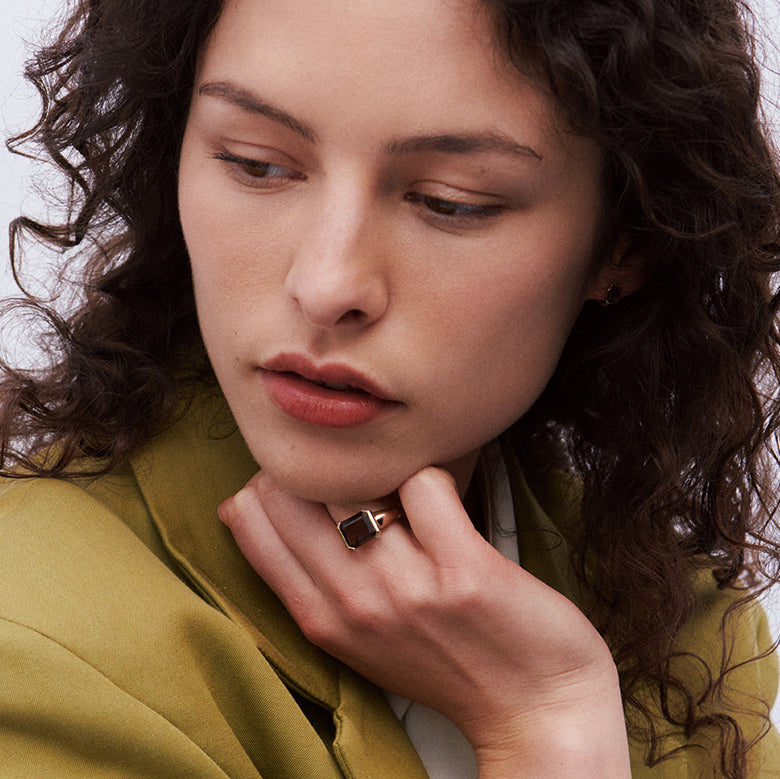 Domino gold ring