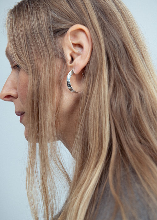 Twisted Wave Hoops