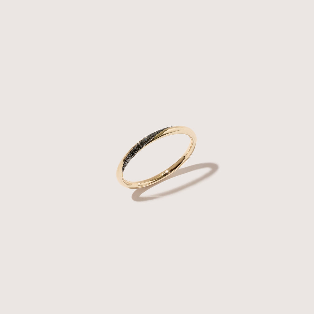 9 Karat Solid Yellow Gold Twisted Black Diamond Thread Ring | Otiumberg