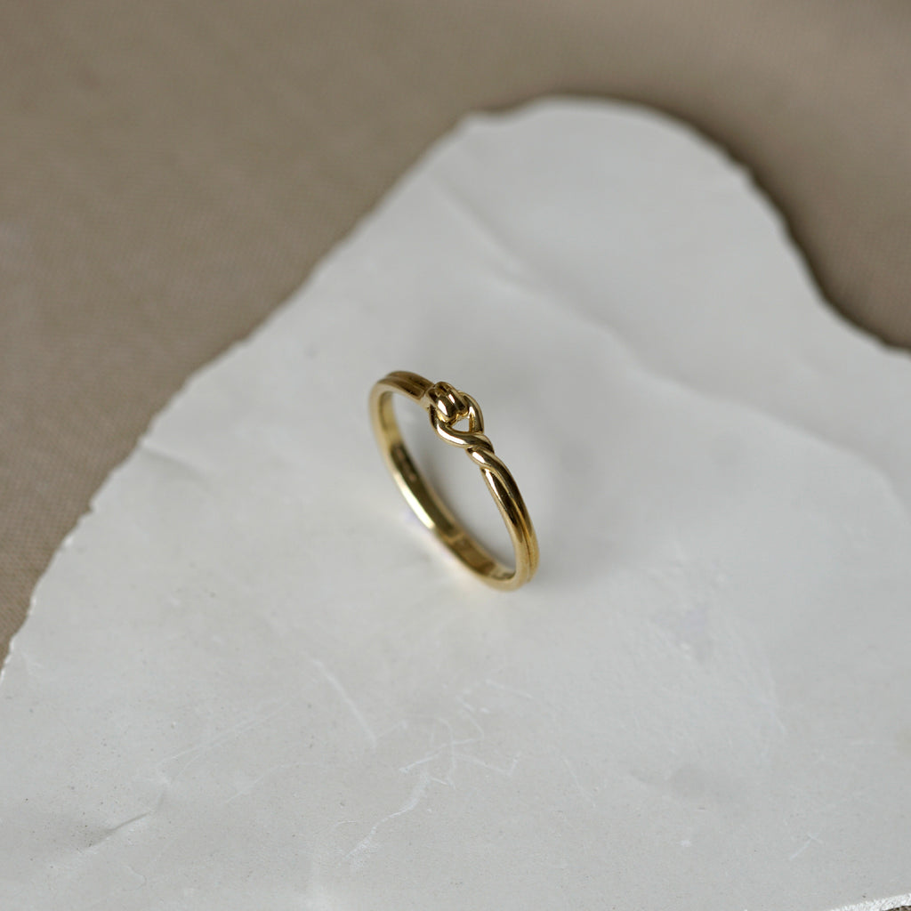 Locked Twisted Thread Ring | Otiumberg